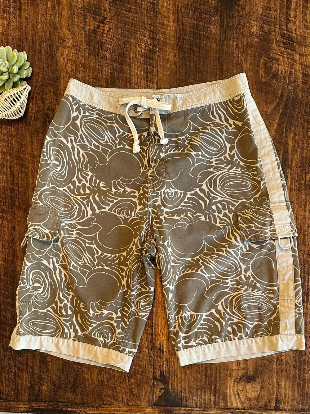 Emergency Exit | Vinatge 90s Men’s All-Over Print Cargo Board Shorts, Size 32